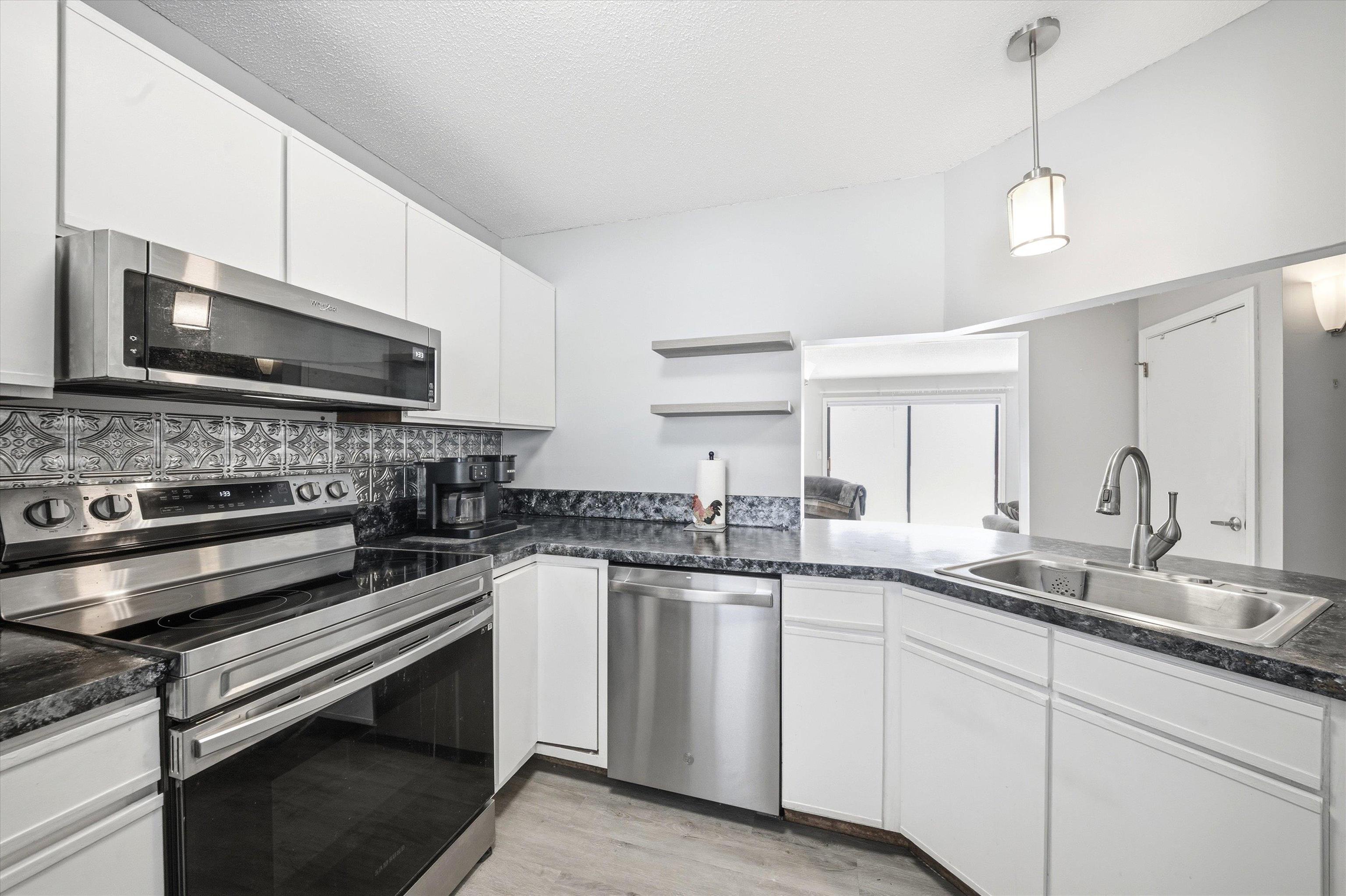 39 Apple Lane, Unit B Hollis, NH 03049 - Photo 3 of 21