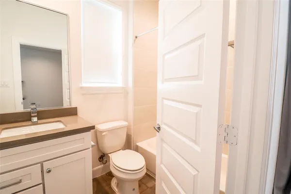 $2,675 | 2745 Clinton Drive, Houston, TX 77020
