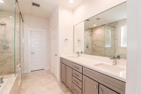 $2,675 | 2745 Clinton Drive, Houston, TX 77020