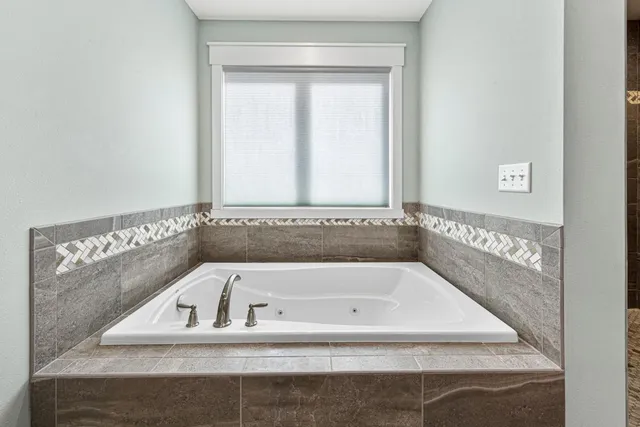 $699,900 | 317 Oak Marsh Drive, Mankato, MN 56001