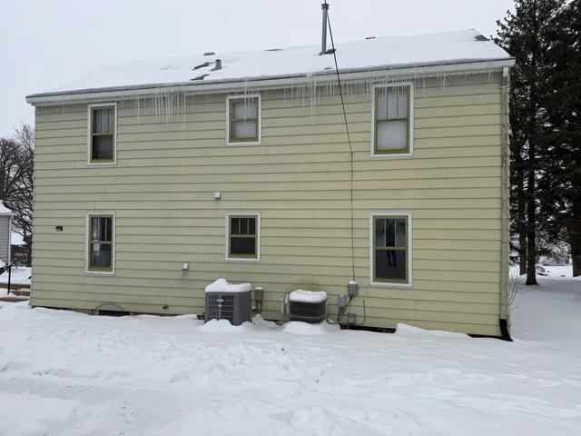 $189,900 | 1420 Frank Hall Drive, Albert Lea, MN 56007