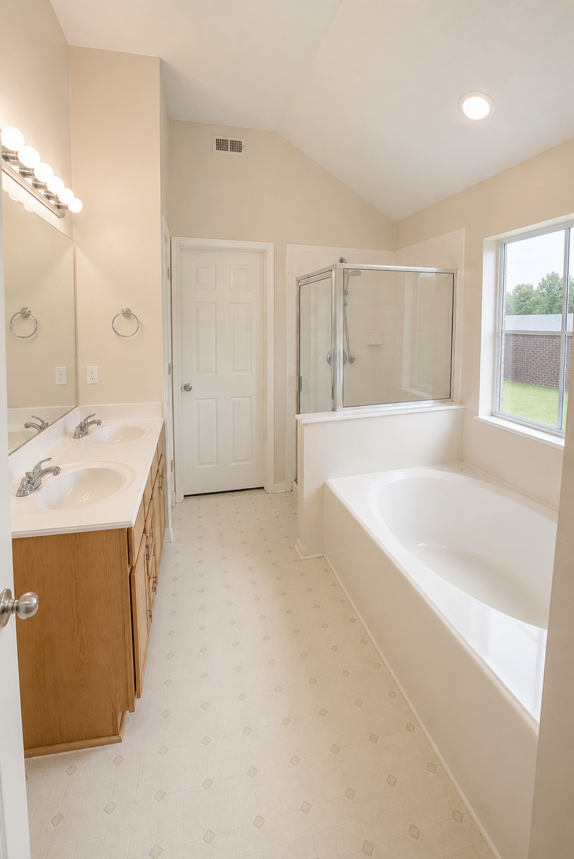15154 Kingsbridge Way Houston, TX 77083 - Photo 5 of 12 Master Bathroom