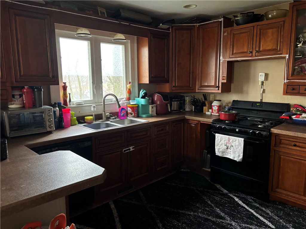 15 Layton Street Lyons, NY 14489 - Photo 2 of 12