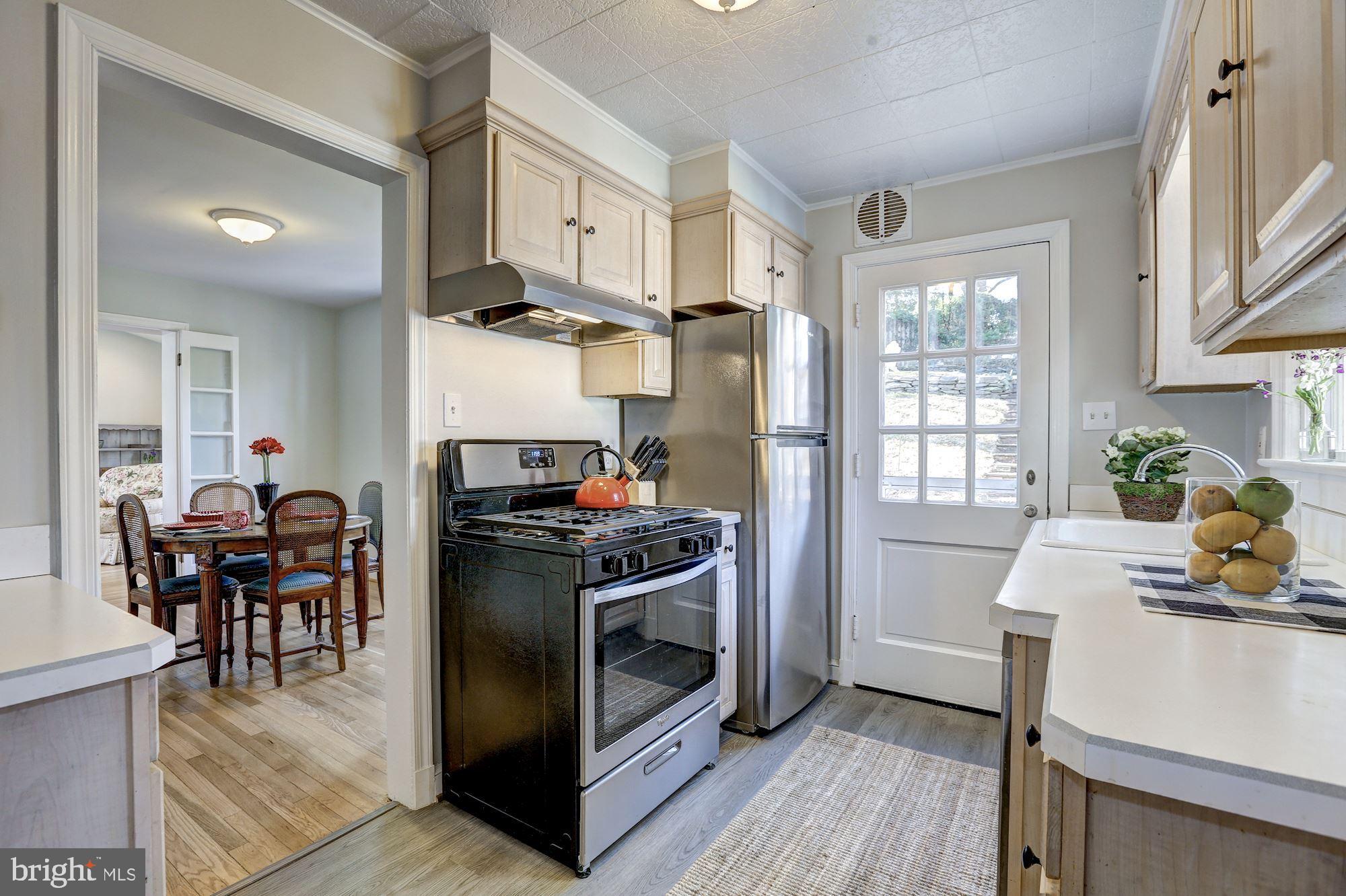 5902 Gloster Road Bethesda, MD 20816 - Photo 12 of 28