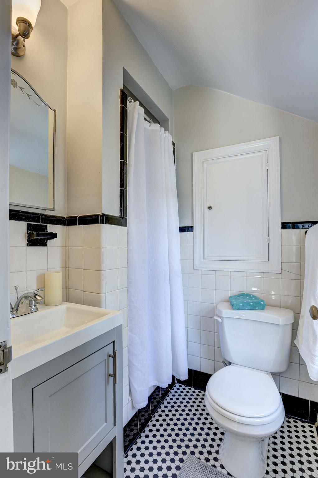 5902 Gloster Road Bethesda, MD 20816 - Photo 18 of 28