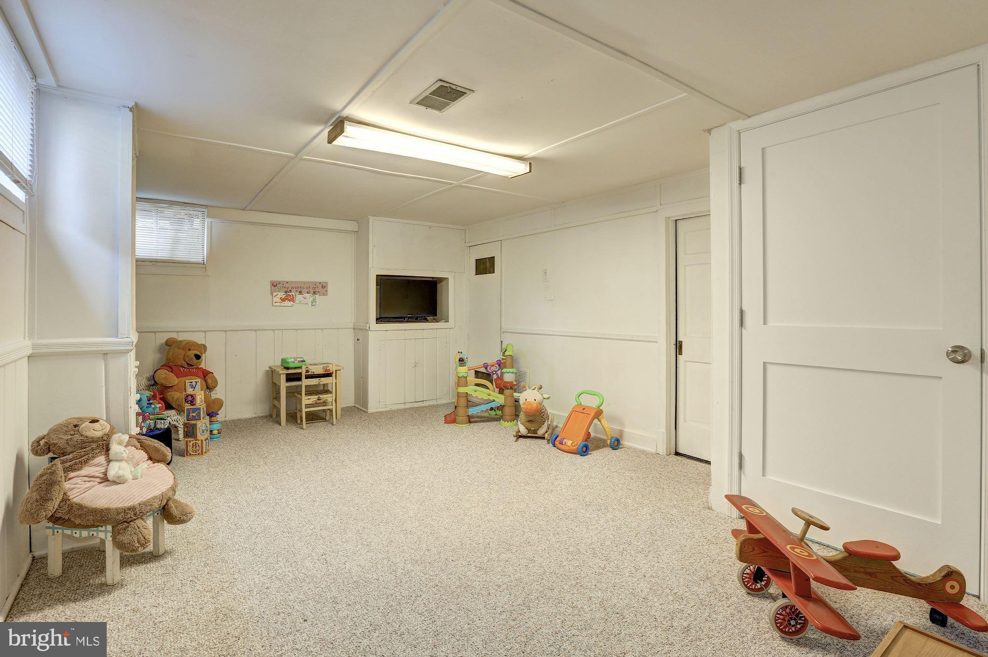 5902 Gloster Road Bethesda, MD 20816 - Photo 23 of 28