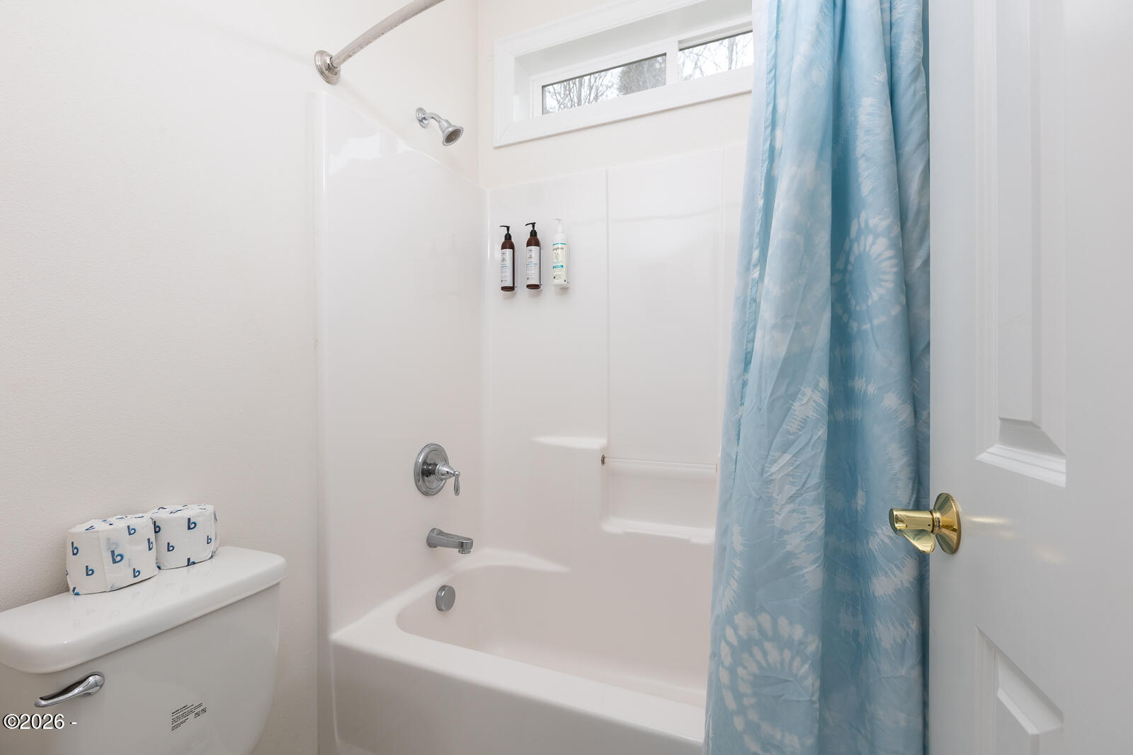 7415 East Summit Road Pacific City, OR 97135 - Photo 28 of 44 a bathroom with a bathtub