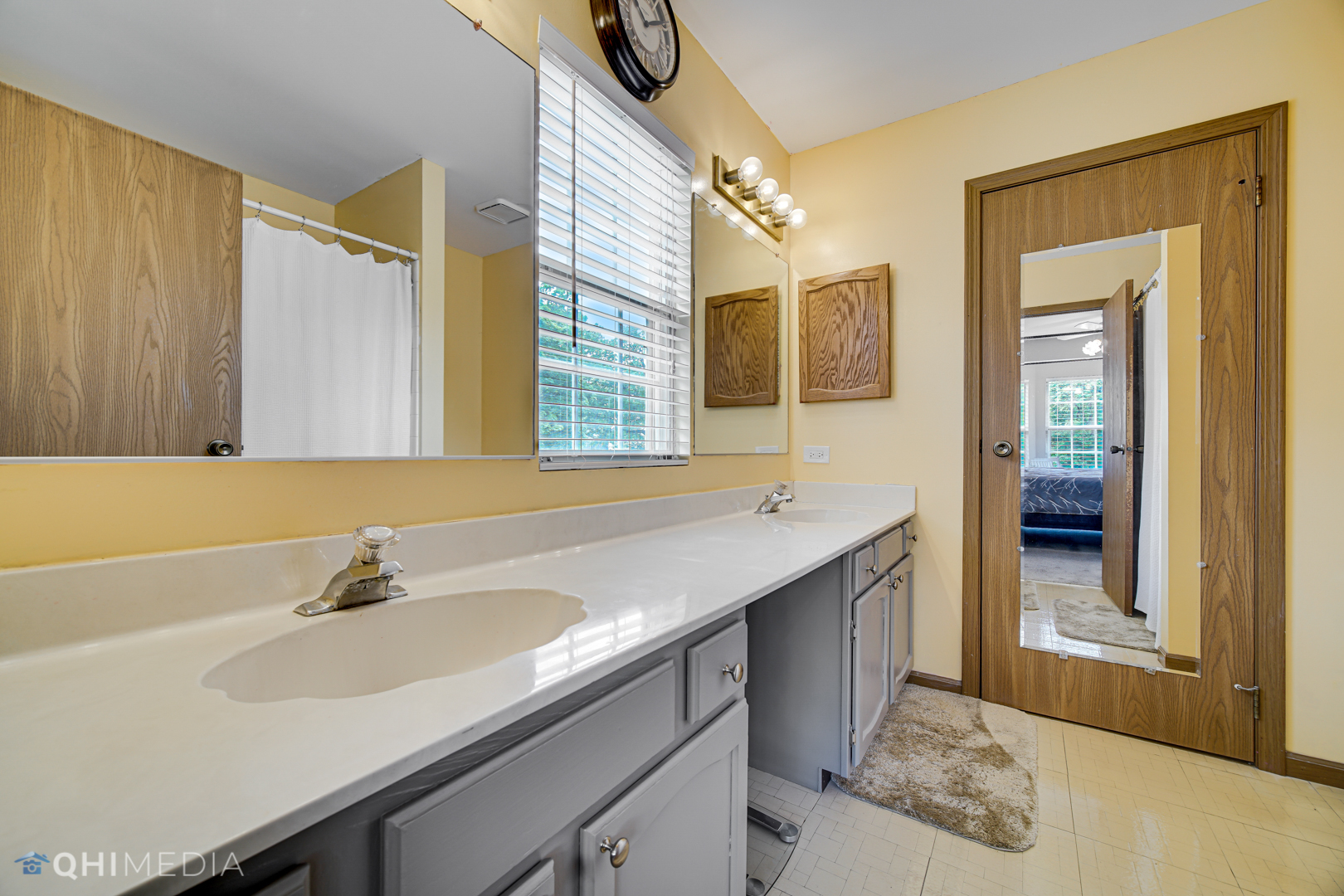 261 Ascot Lane Streamwood, IL 60107 - Photo 15 of 23 a bathroom with a sink and a mirror