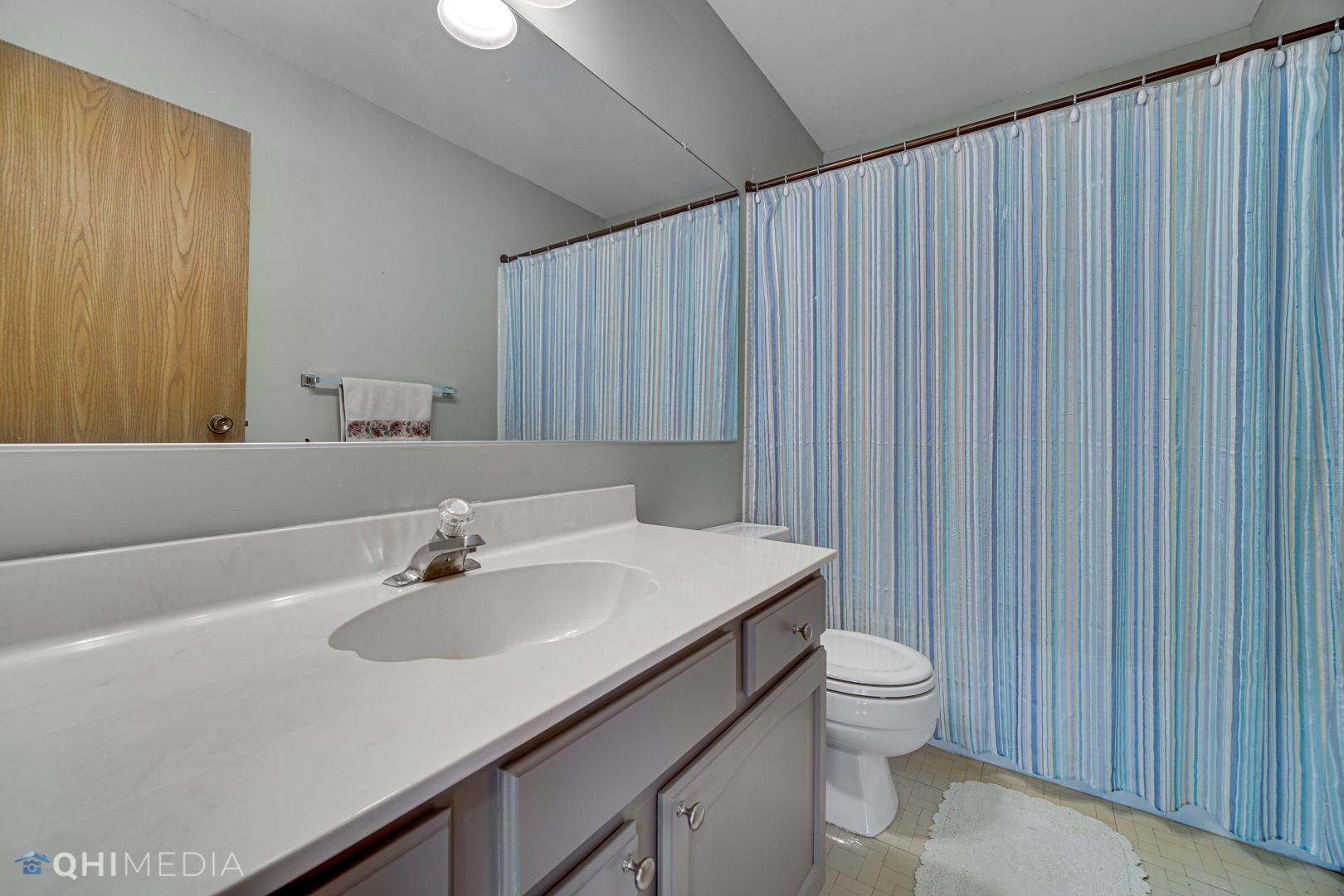 261 Ascot Lane Streamwood, IL 60107 - Photo 17 of 23 a bathroom with a sink a toilet and shower
