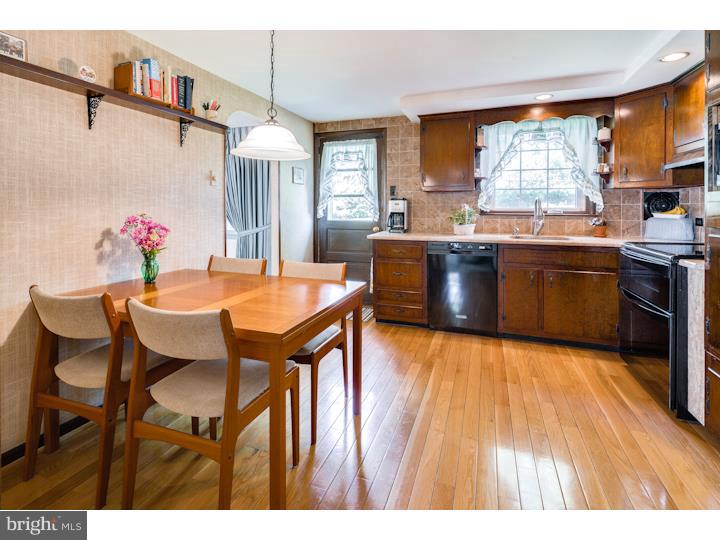 684 Beverly Road Southampton, PA 18966 - Photo 3 of 21 Kitchen