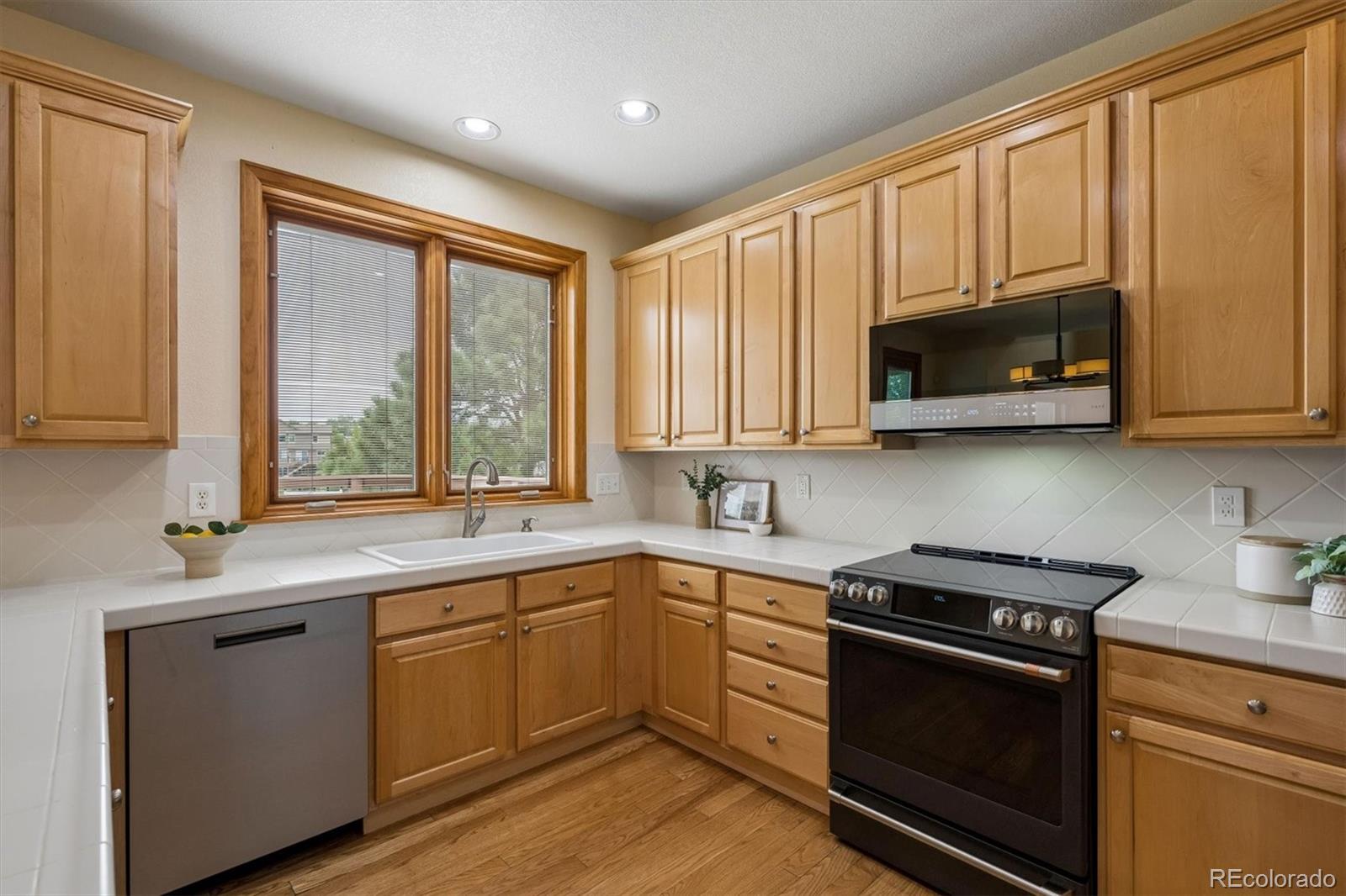 3091 Thistlebrook Circle Highlands Ranch, CO 80126 - Photo 9 of 50