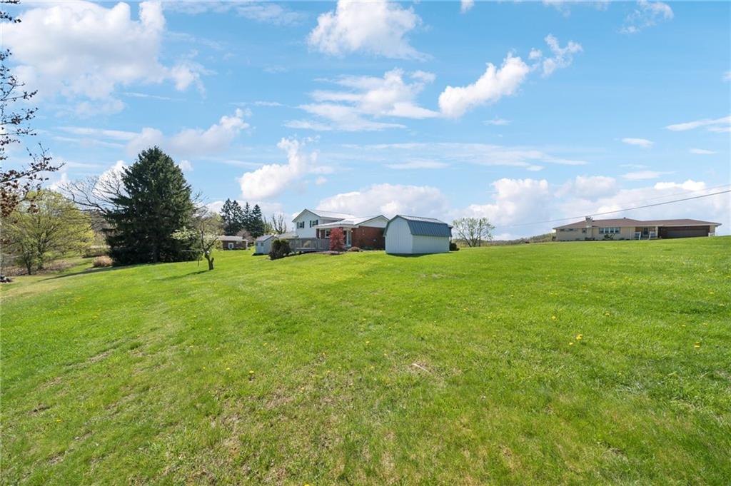 BEAUTIFUL SIDE YARD AND REAR
