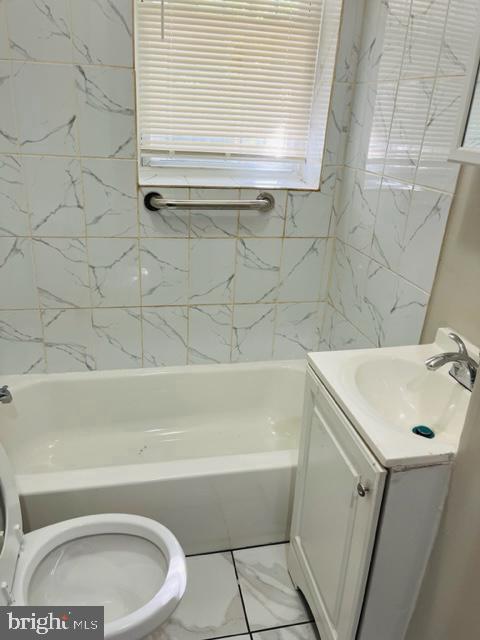 1414 West Tioga Street, Unit 2F Philadelphia, PA 19140 - Photo 2 of 8 a bathroom with a sink a toilet and bathtub