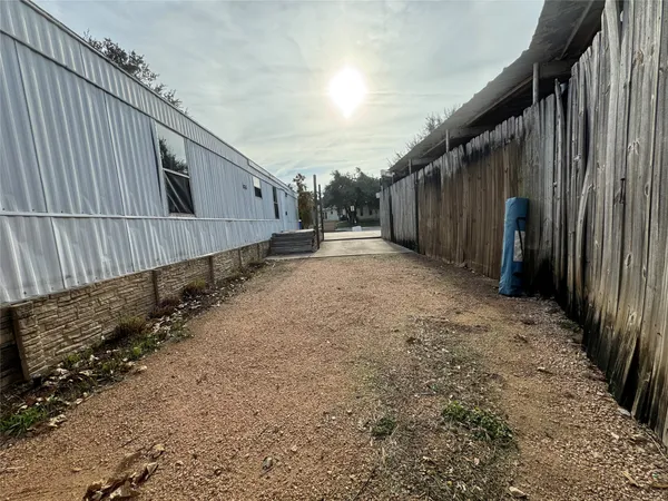 $1,299 | 405 East Park Street, Cedar Park, TX 78613