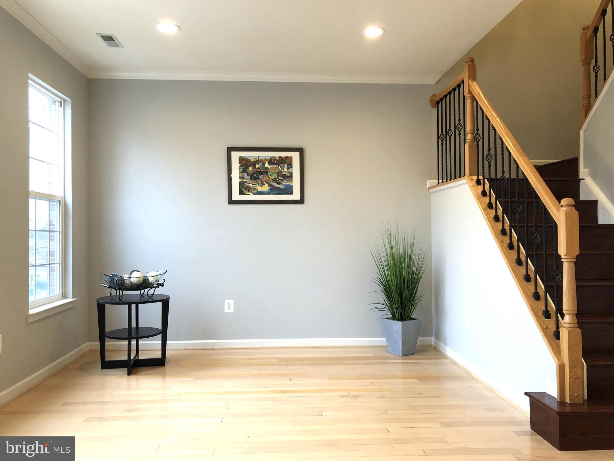 12 Case Street Gaithersburg, MD 20878 - Photo 2 of 18 Living Room