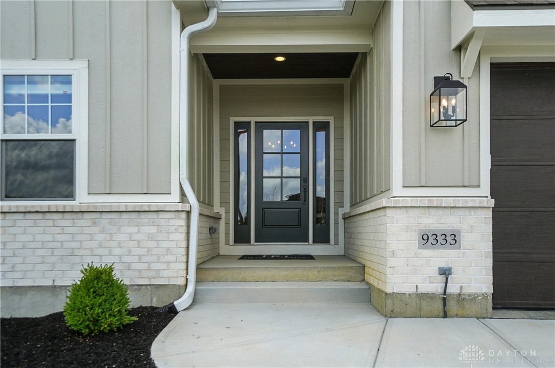 9333 Rochelle Lane Dayton, OH 45458 - Photo 2 of 55