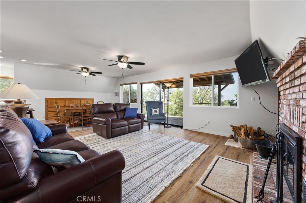 28207 Oaks Rancho Road Keene, CA 93531 - Photo 11 of 48 a living room with furniture