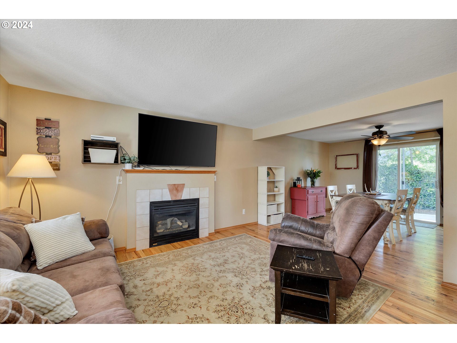 194 Southeast Twp Road Canby, OR 97013 - Photo 5 of 31 Living Room