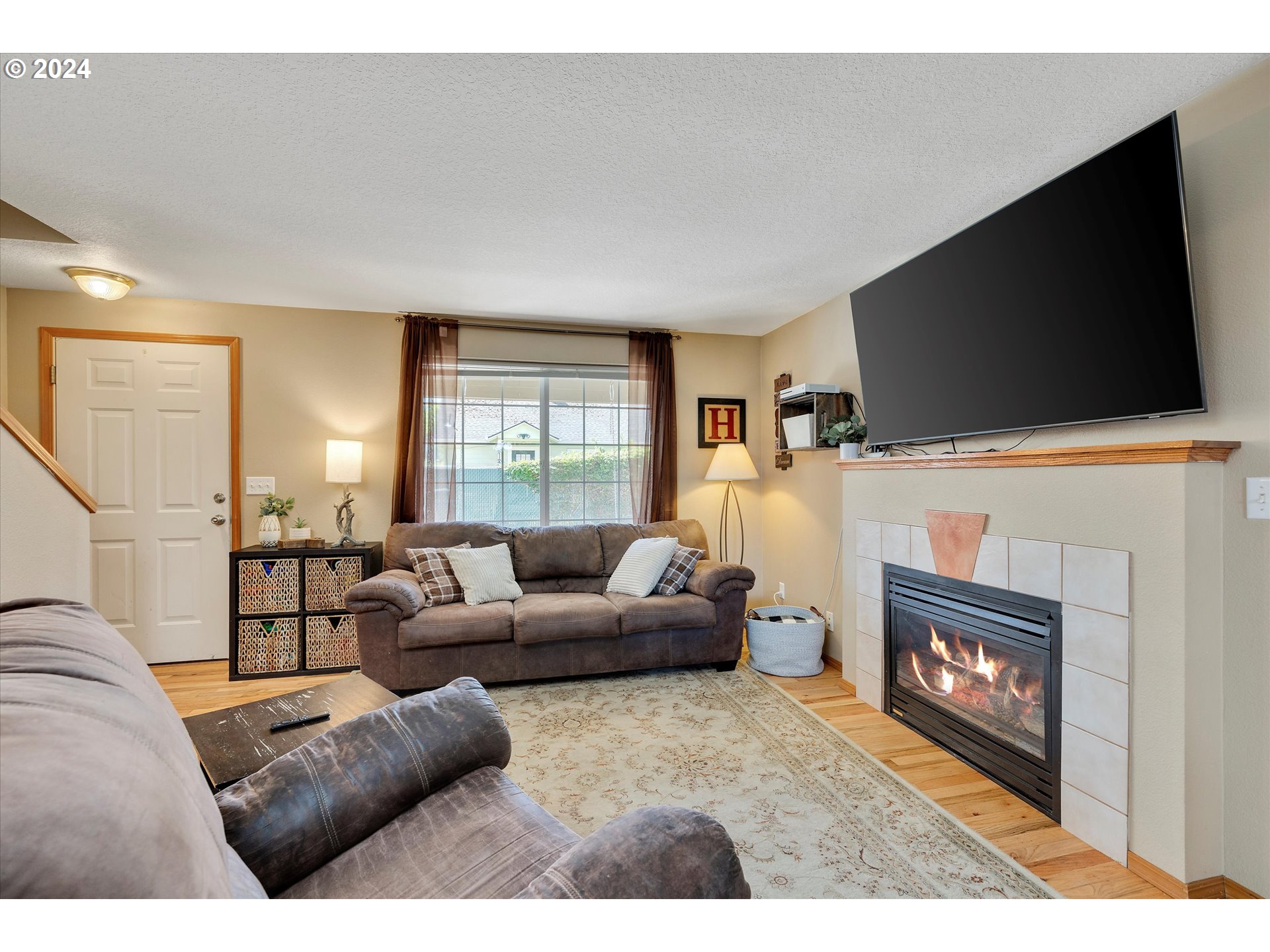 194 Southeast Twp Road Canby, OR 97013 - Photo 6 of 31 Living Room
