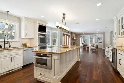 $1,100,000 | 38 Fox Trail, Lincolnshire, IL 60069