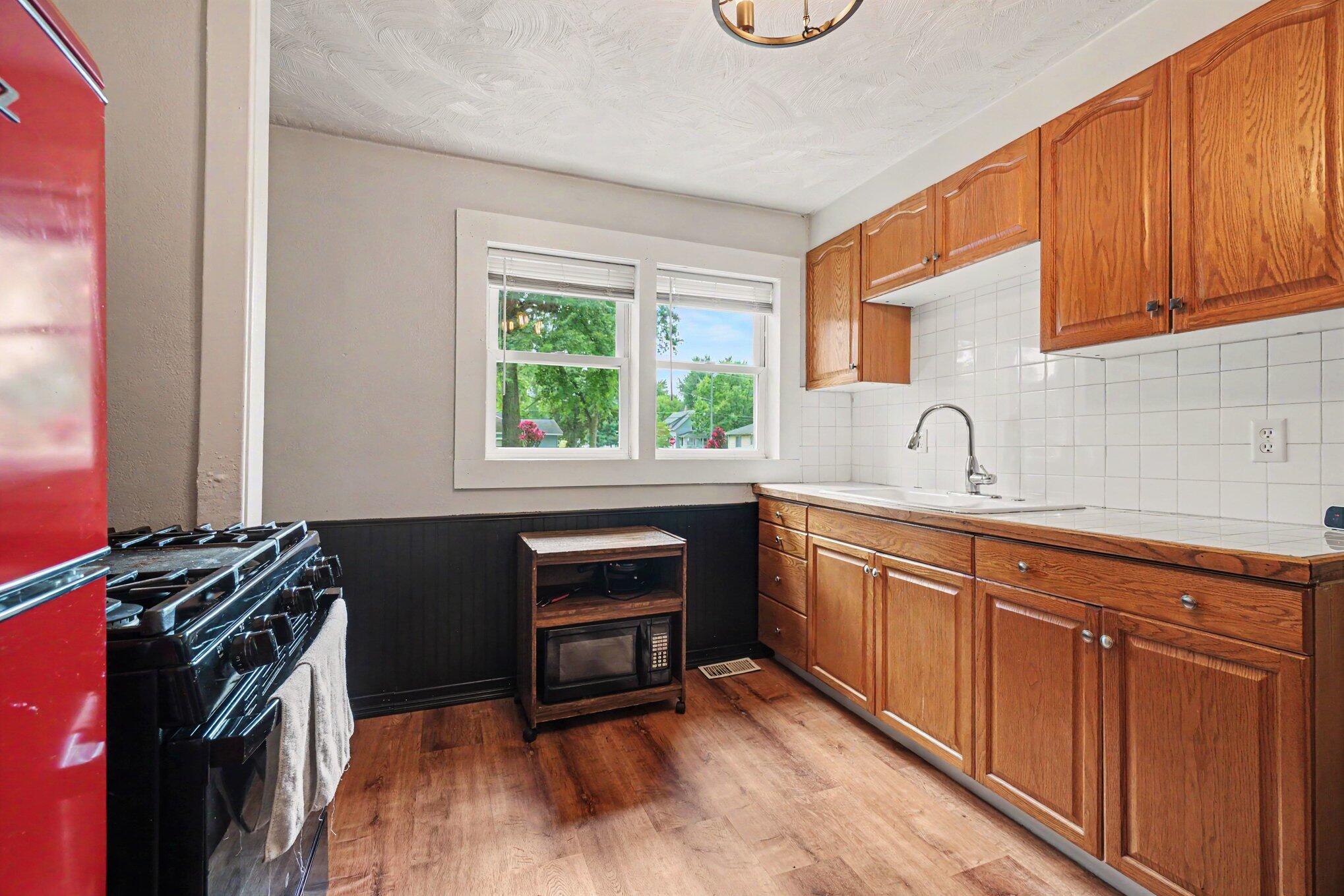 808 South Grant Avenue Three Rivers, MI 49093 - Photo 9 of 16 010_file_6622