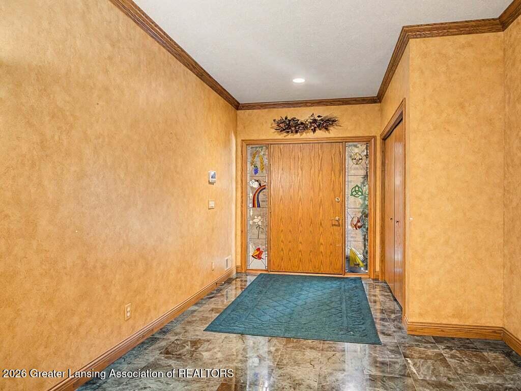 3555 North Cochran Road Charlotte, MI 48813 - Photo 13 of 121 Foyer