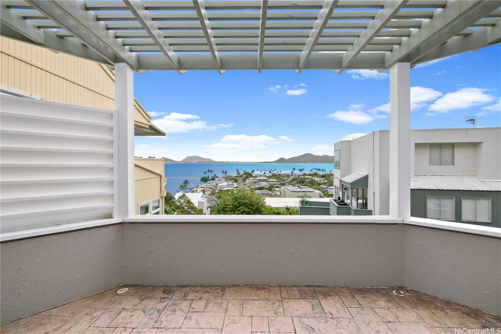 45-081 Lilipuna Road, Unit G Kaneohe, HI 96744 - Photo 2 of 25 a view of a building from a balcony