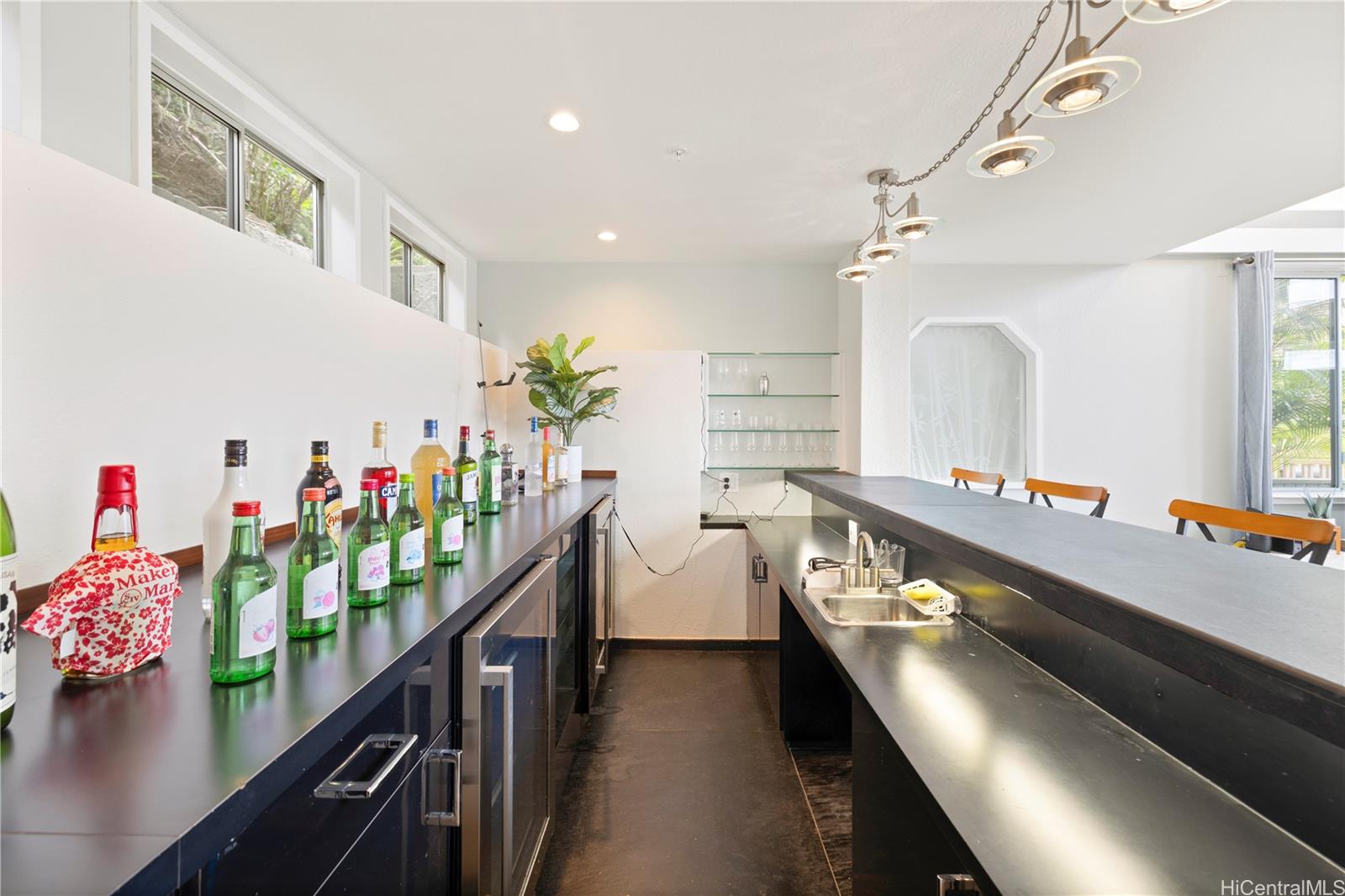 45-081 Lilipuna Road, Unit G Kaneohe, HI 96744 - Photo 8 of 25 a bathroom with a double vanity sink a vanity and a bathtub