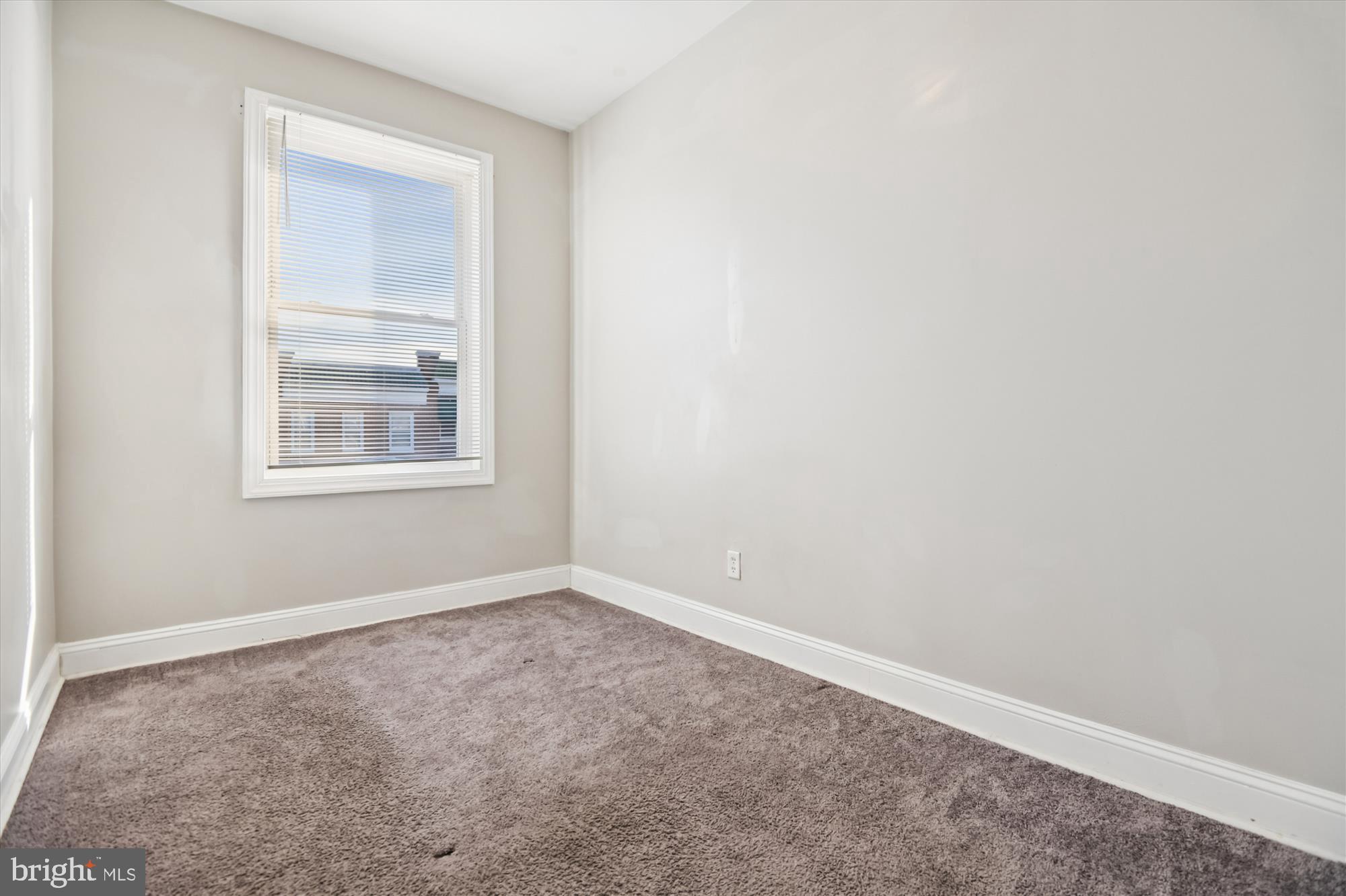 730 Edgewood Street Baltimore, MD 21229 - Photo 13 of 21 an empty room with a window