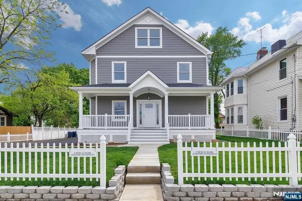 $3,395 | 169 Passaic Street, Unit 3, Hackensack, NJ 07601