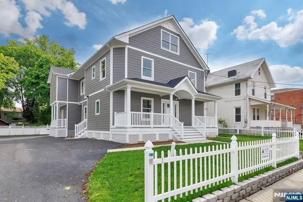 $3,395 | 169 Passaic Street, Unit 3, Hackensack, NJ 07601