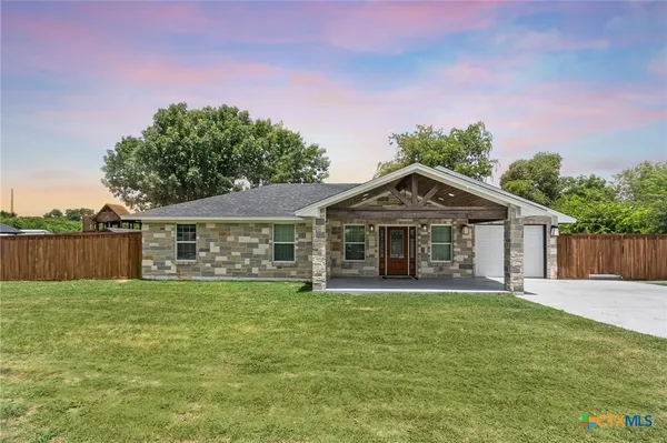 $314,900 | 318 Franklin Road, Eddy, TX 76524