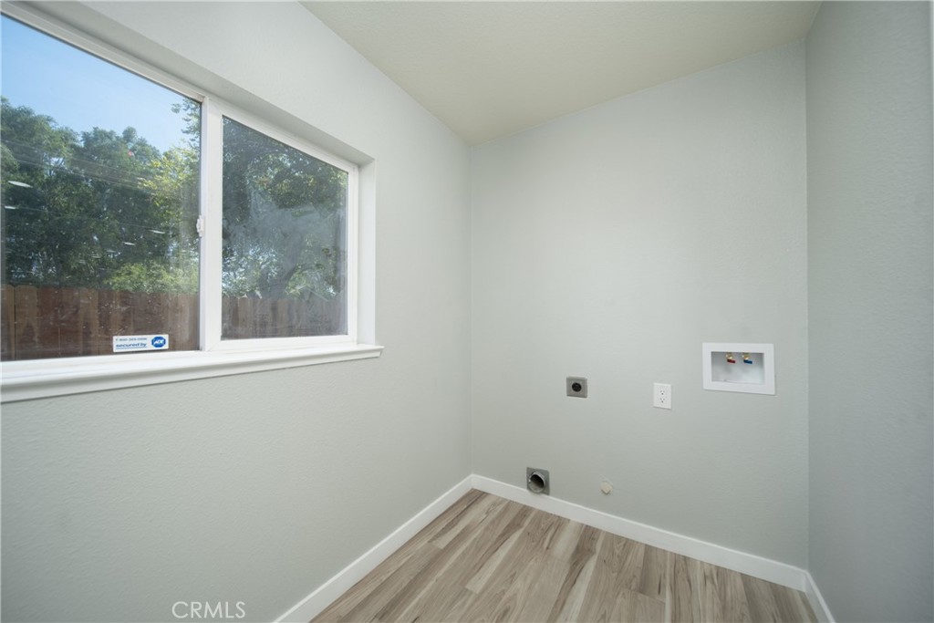 204 West 25th Street Merced, CA 95340 - Photo 16 of 22 laundry room