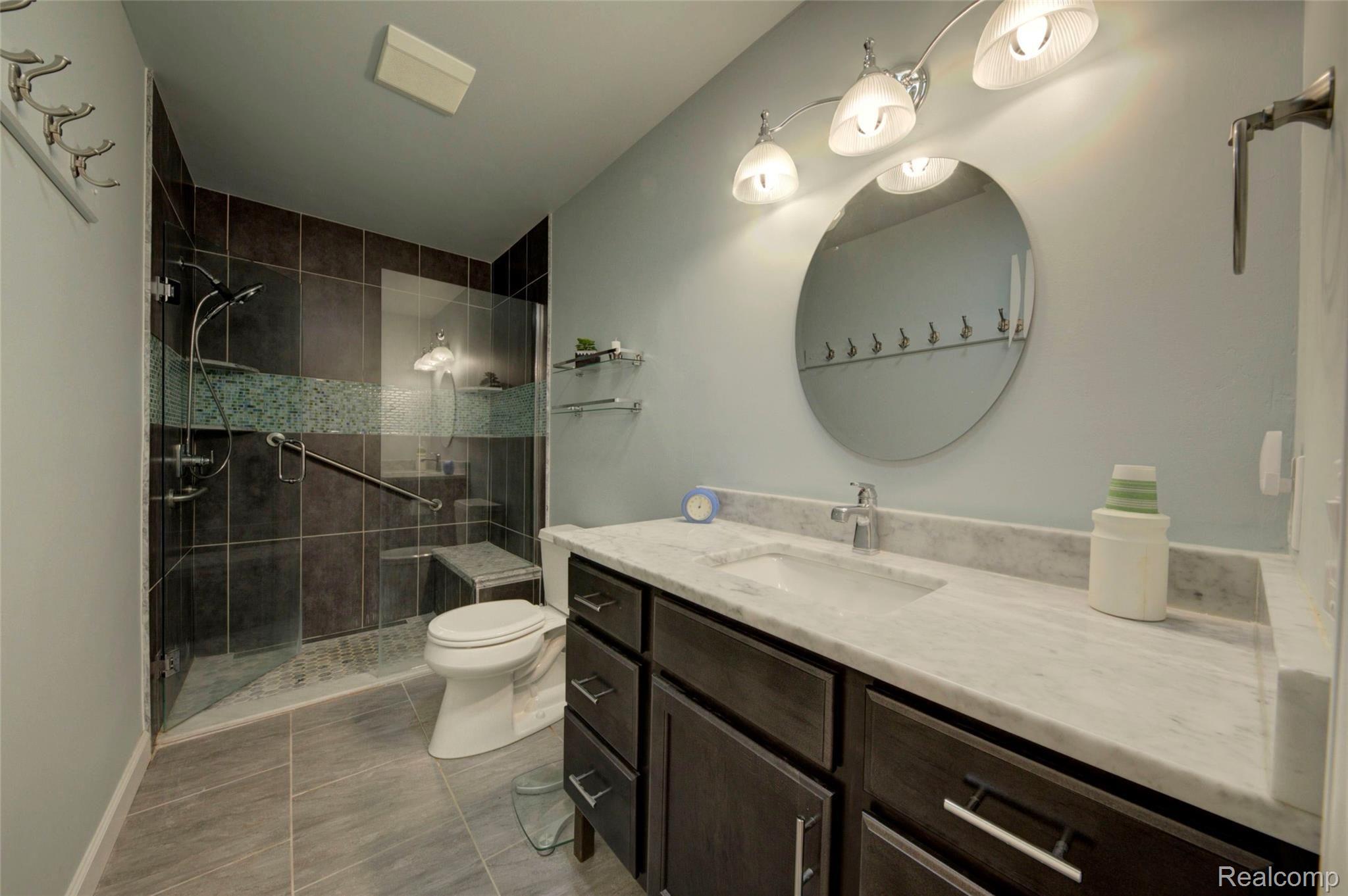 45133 Rector Drive Canton, MI 48188 - Photo 30 of 36 30 Full Bathroom.jpg