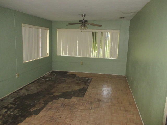 2107 Hunter Road Okeechobee, FL 34974 - Photo 12 of 28 Enclosed patio