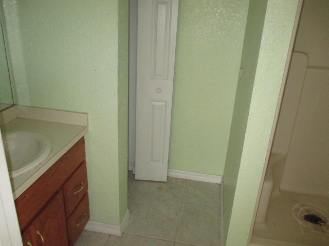 2107 Hunter Road Okeechobee, FL 34974 - Photo 18 of 28 Master bath