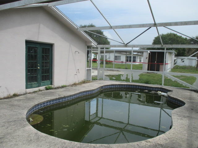 2107 Hunter Road Okeechobee, FL 34974 - Photo 20 of 28 Screened pool area 2d view