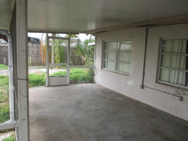 2107 Hunter Road Okeechobee, FL 34974 - Photo 21 of 28 Covered screened patio