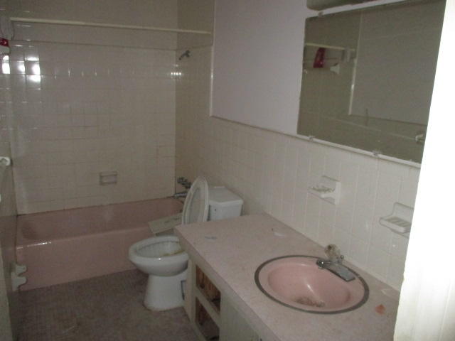 2107 Hunter Road Okeechobee, FL 34974 - Photo 23 of 28 Main bath