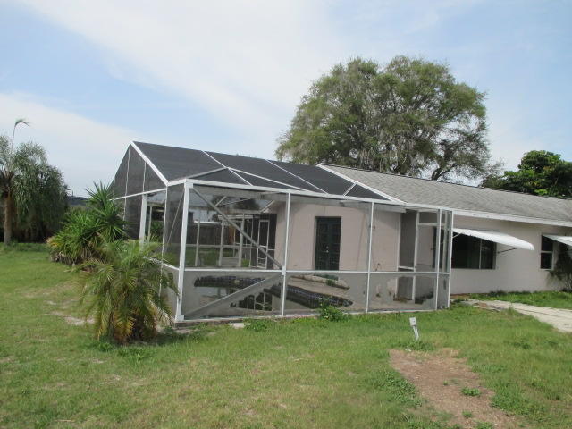 2107 Hunter Road Okeechobee, FL 34974 - Photo 3 of 28 Rear