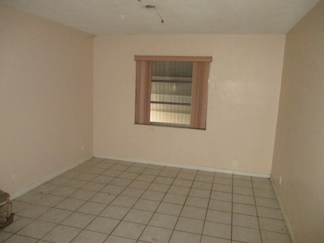 2107 Hunter Road Okeechobee, FL 34974 - Photo 6 of 28 Family room