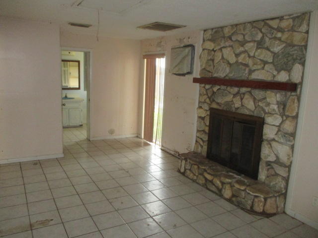 2107 Hunter Road Okeechobee, FL 34974 - Photo 7 of 28 Family room 2d view
