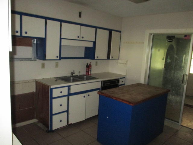 2107 Hunter Road Okeechobee, FL 34974 - Photo 10 of 28 Kitchen