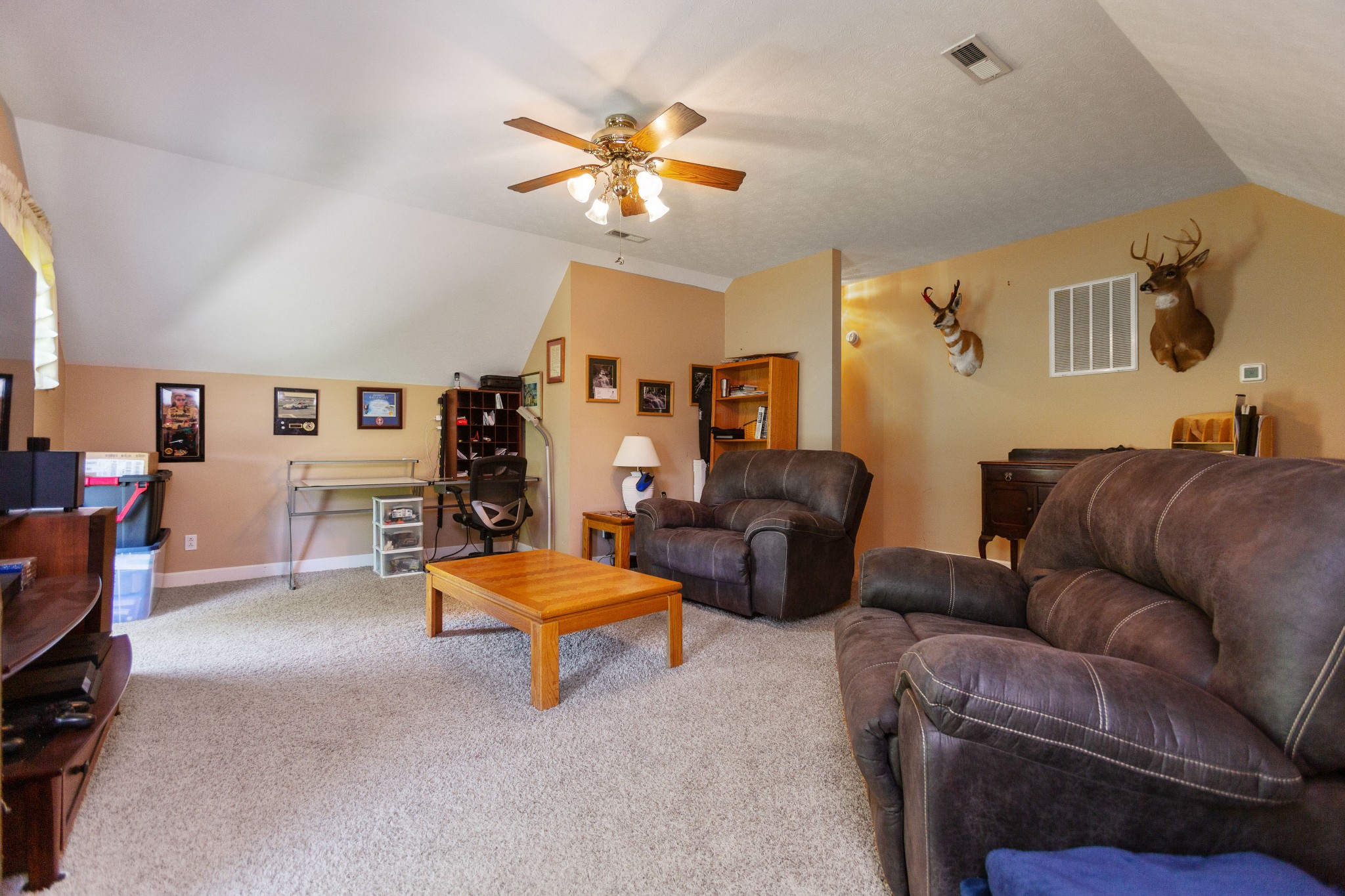 5059 Highpoint Road Pleasant View, TN 37146 - Photo 39 of 41 a living room with furniture and lamp