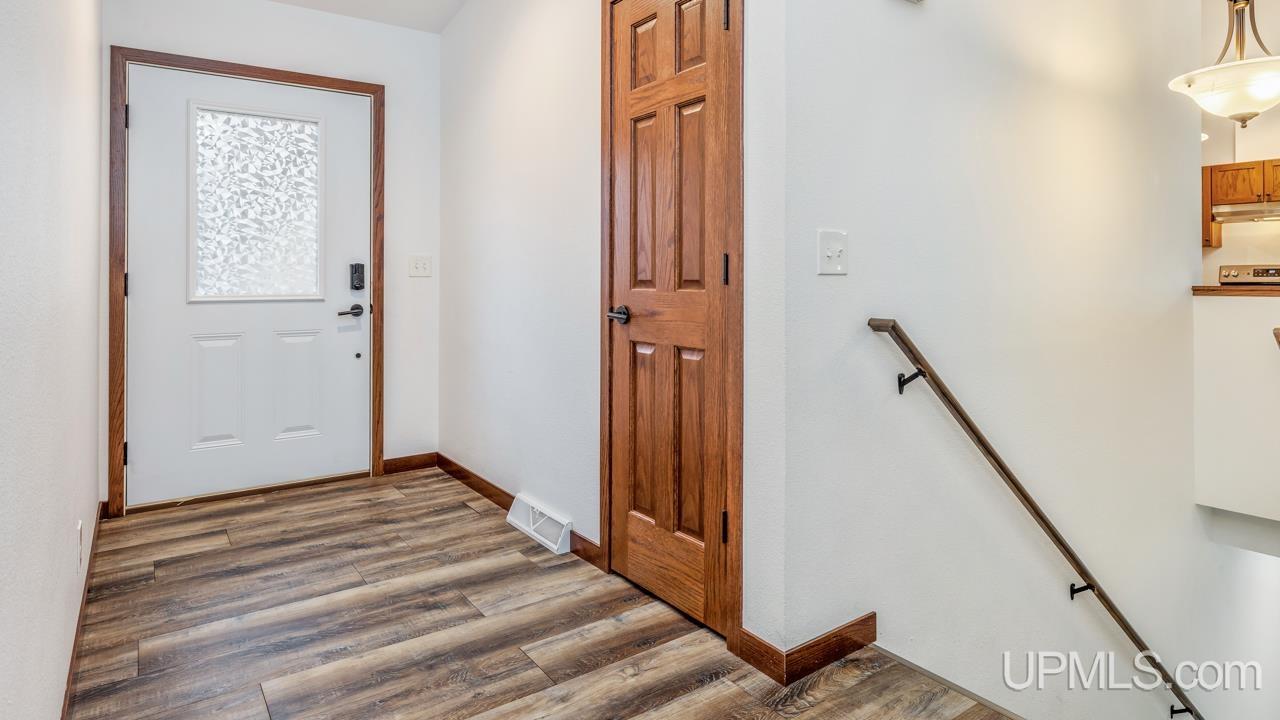 1263 Timber Ridge Road Iron Mountain, MI 49801 - Photo 2 of 29