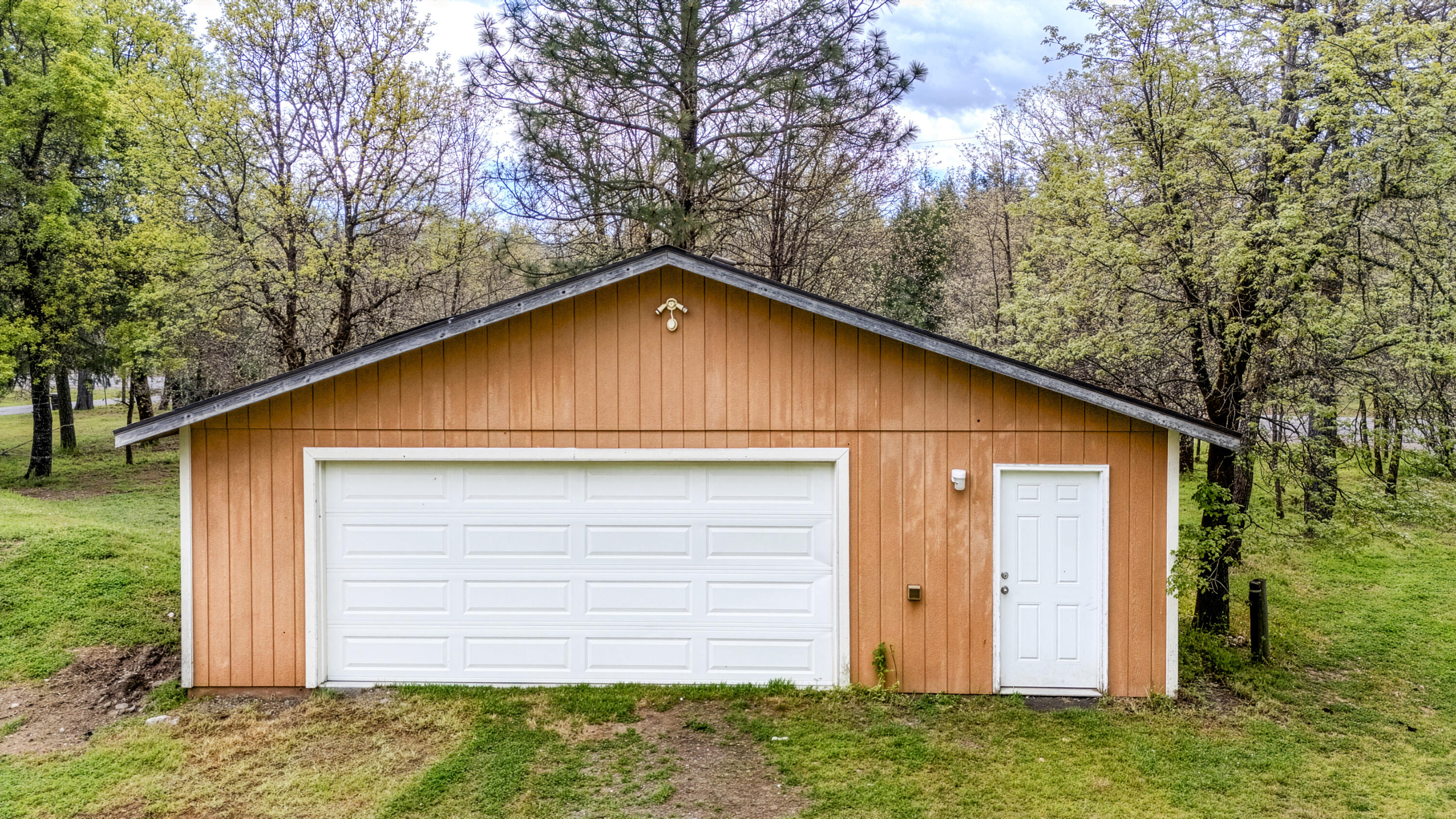 360 Lamont Way Cave Junction, OR 97523 - Photo 26 of 31