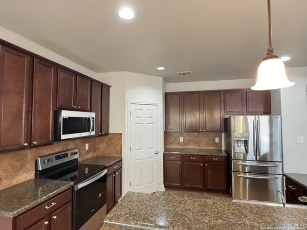 $1,950 | 1011 Orchid Grove, San Antonio, TX 78245