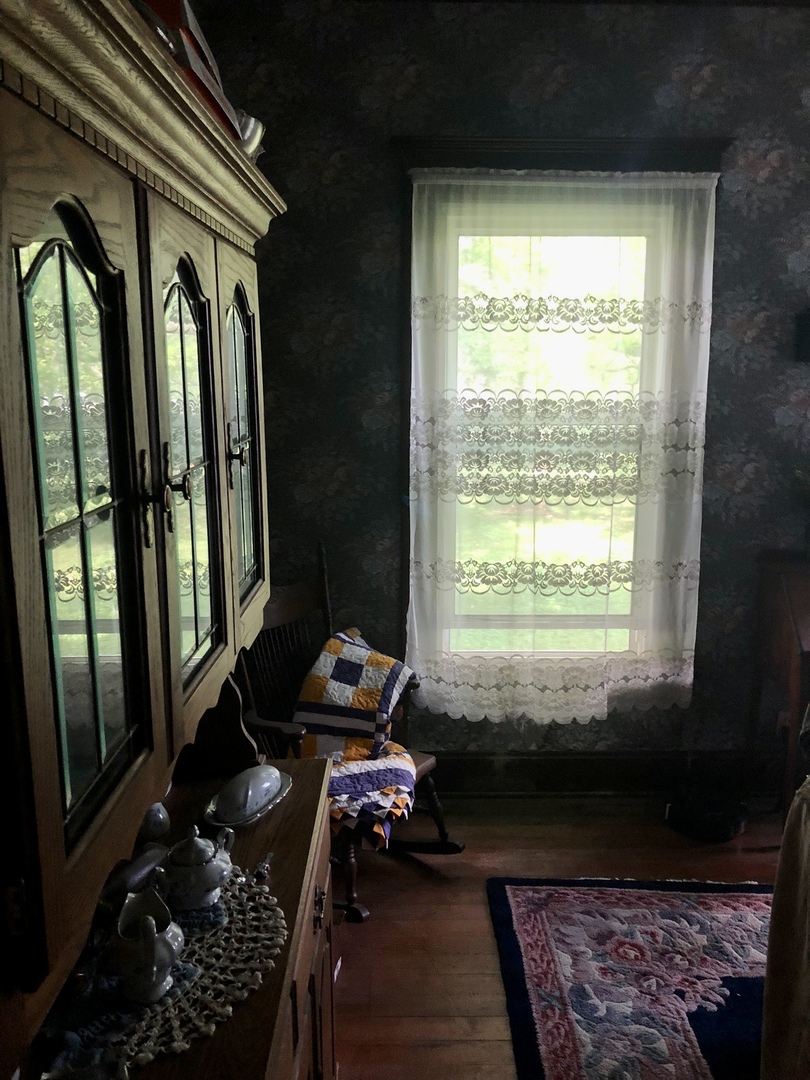 403 East 3rd Street Brocton, IL 61917 - Photo 18 of 39 a living room with furniture
