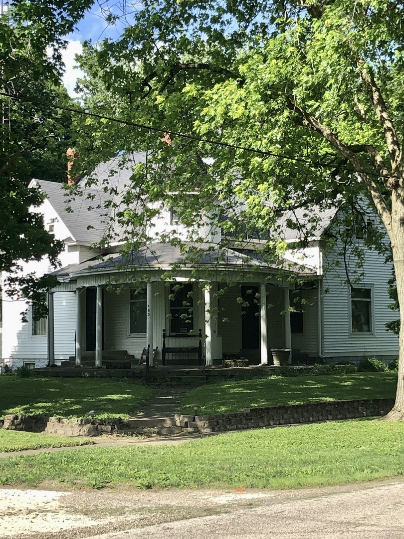 403 East 3rd Street Brocton, IL 61917 - Photo 5 of 39 a front view of a house with a yard