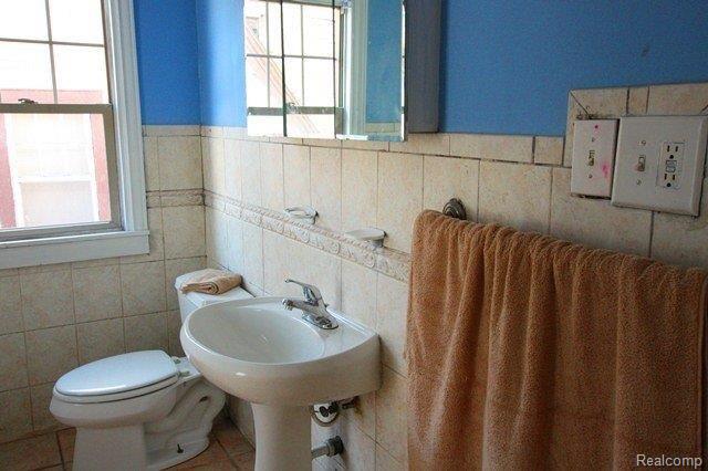 16734 Sunderland Road Detroit, MI 48219 - Photo 7 of 19 Bathroom2